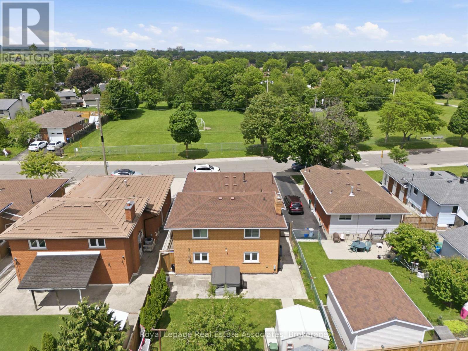 477 QUEEN VICTORIA DRIVE