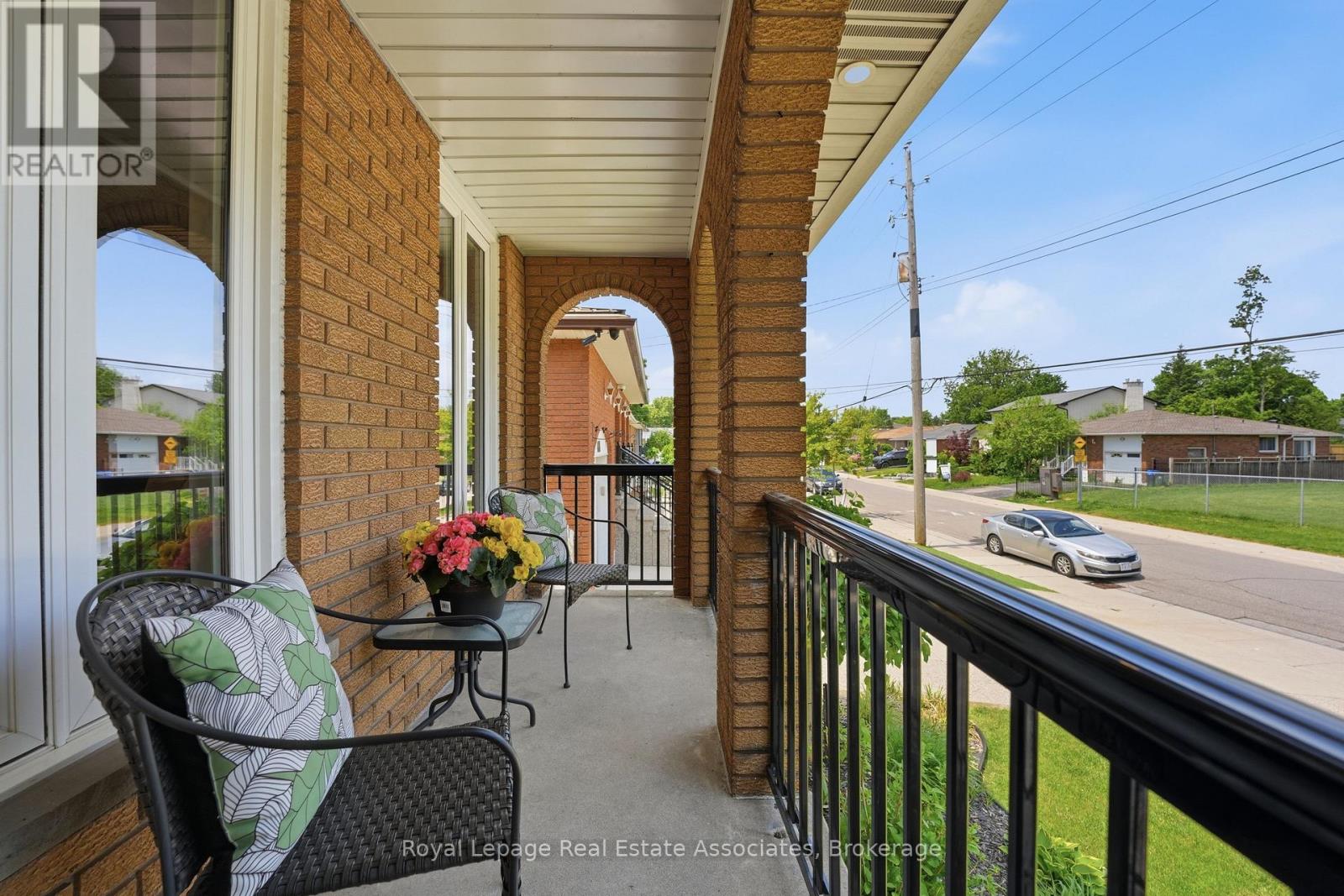477 QUEEN VICTORIA DRIVE