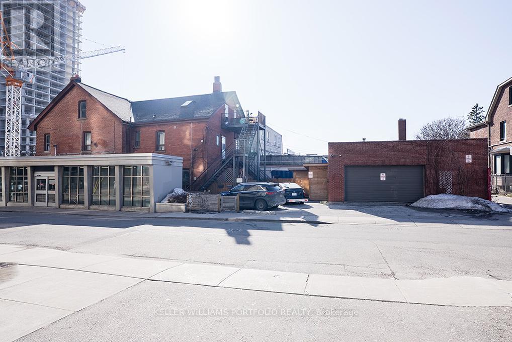 1156 BLOOR STREET W
