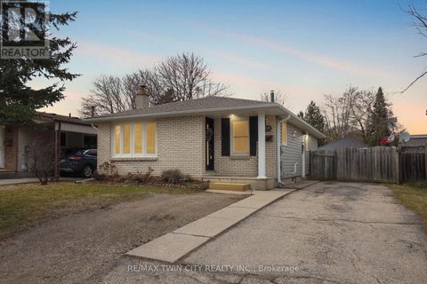 15 MILTON AVENUE W Cambridge ON N3C2Y3