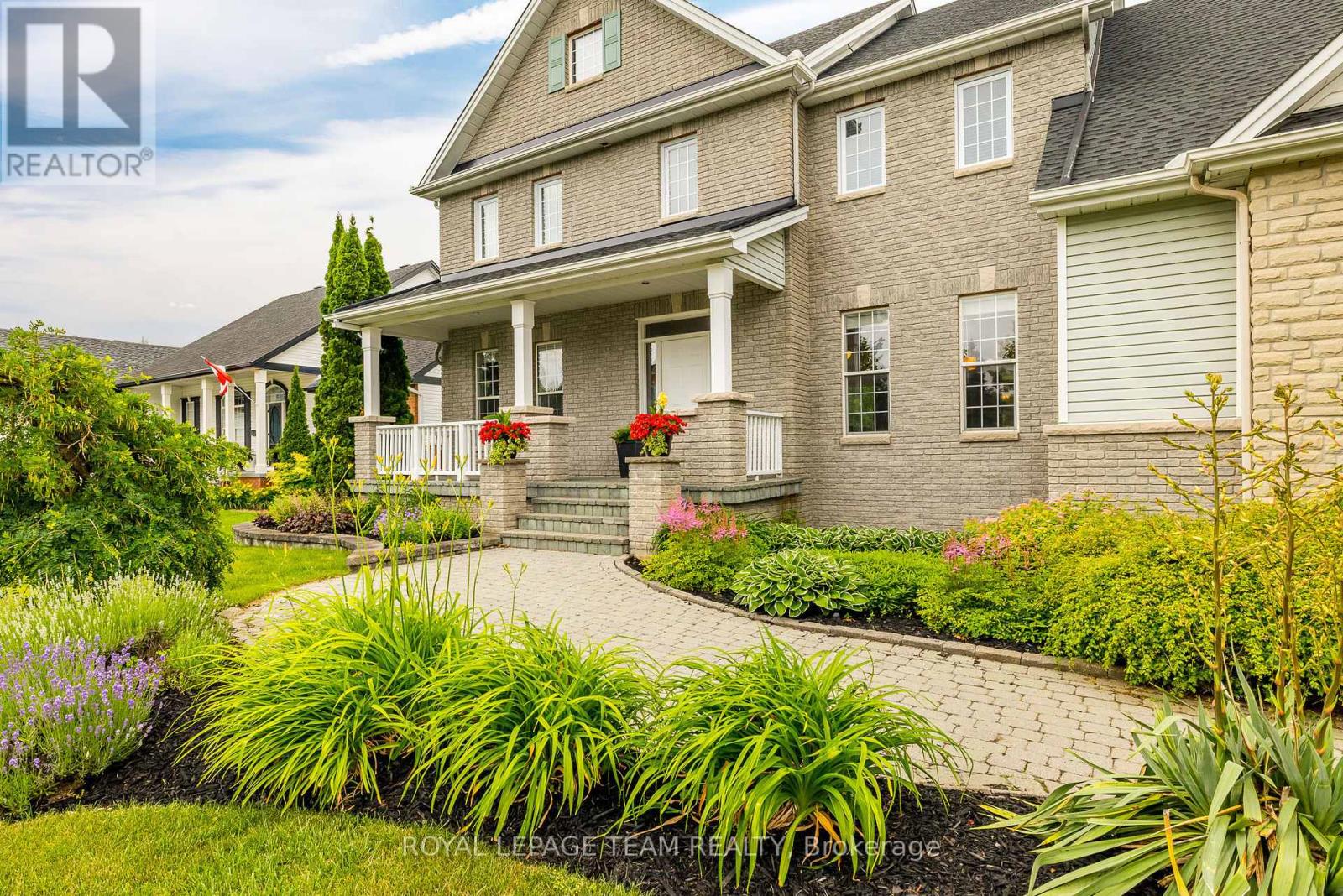 10 BEECHGROVE GARDENS