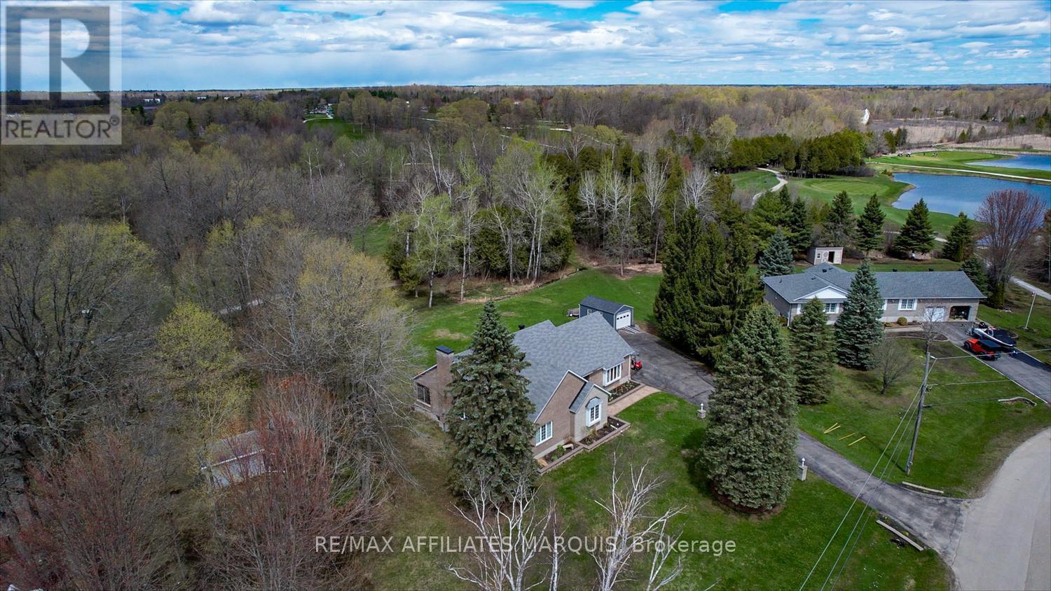 8 TUDOR CIRCLE