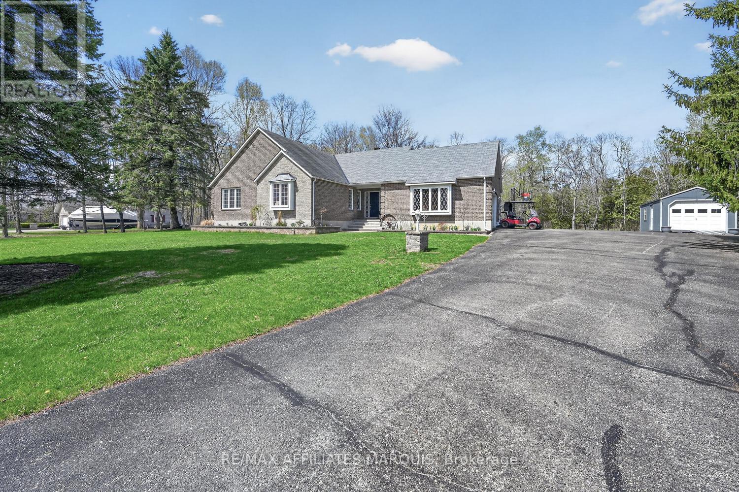 8 TUDOR CIRCLE
