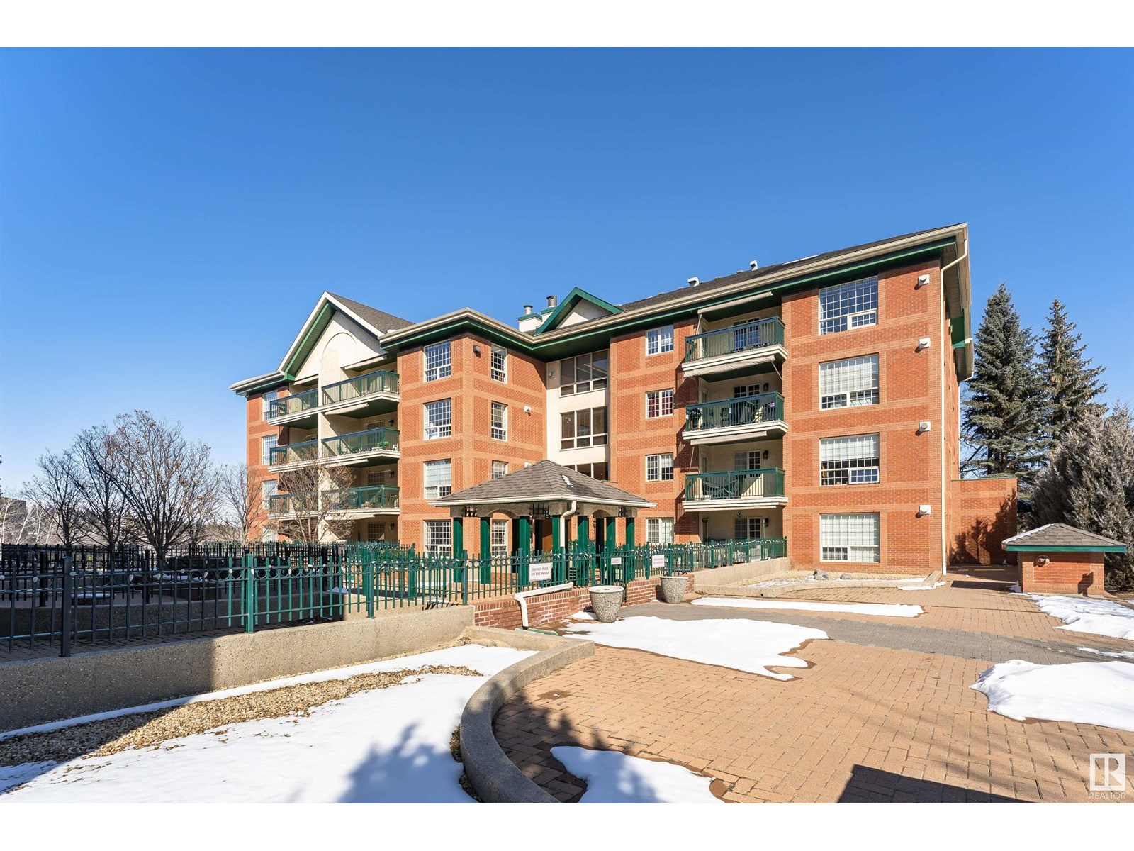 #301 37 Sir Winston Churchill AV