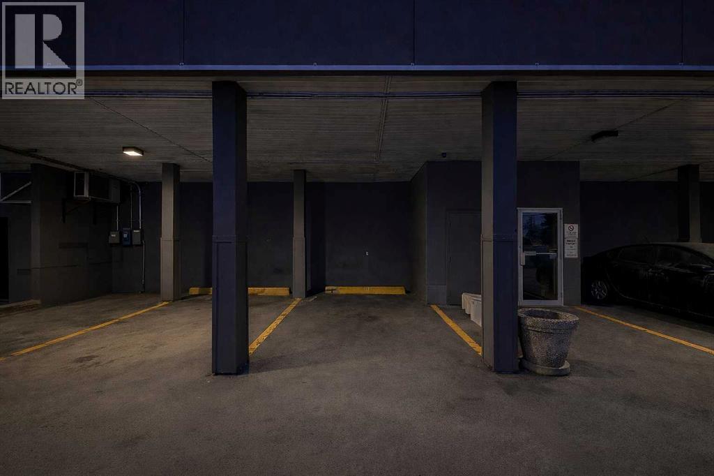 608, 314 14 Street NW