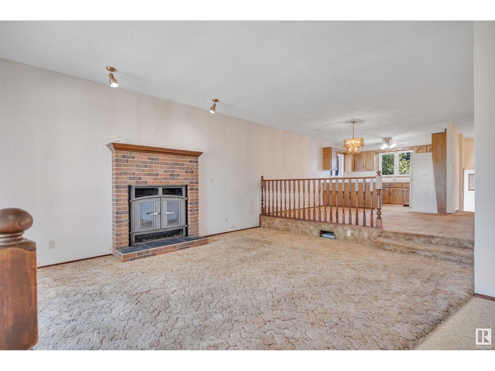 4633 115 AV NW