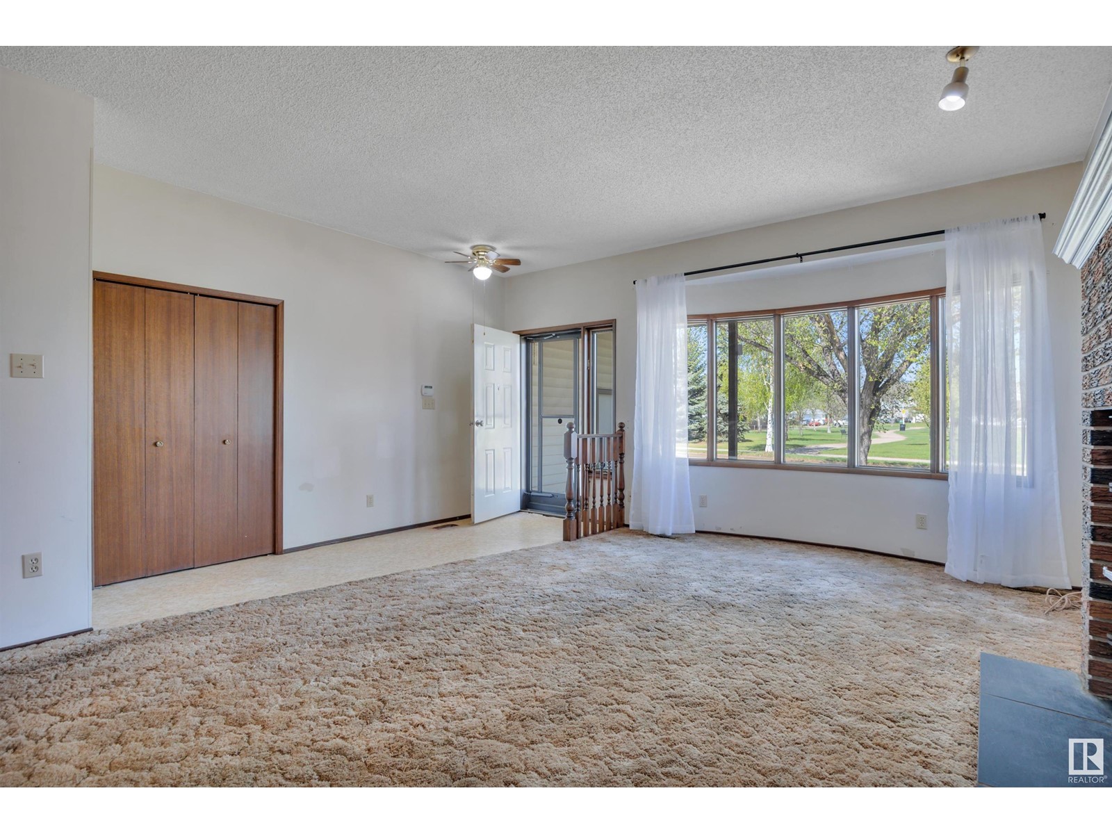 4633 115 AV NW