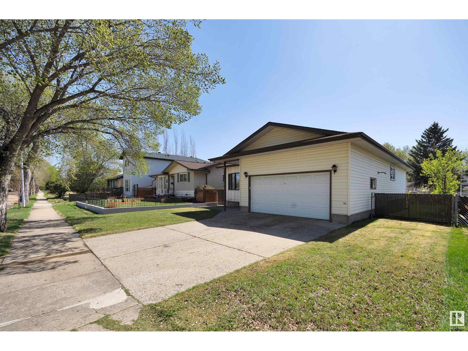 4633 115 AV NW
