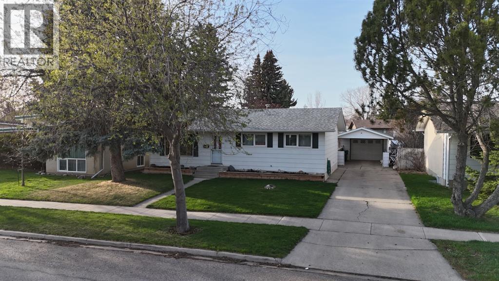1216 Lakemount Boulevard S