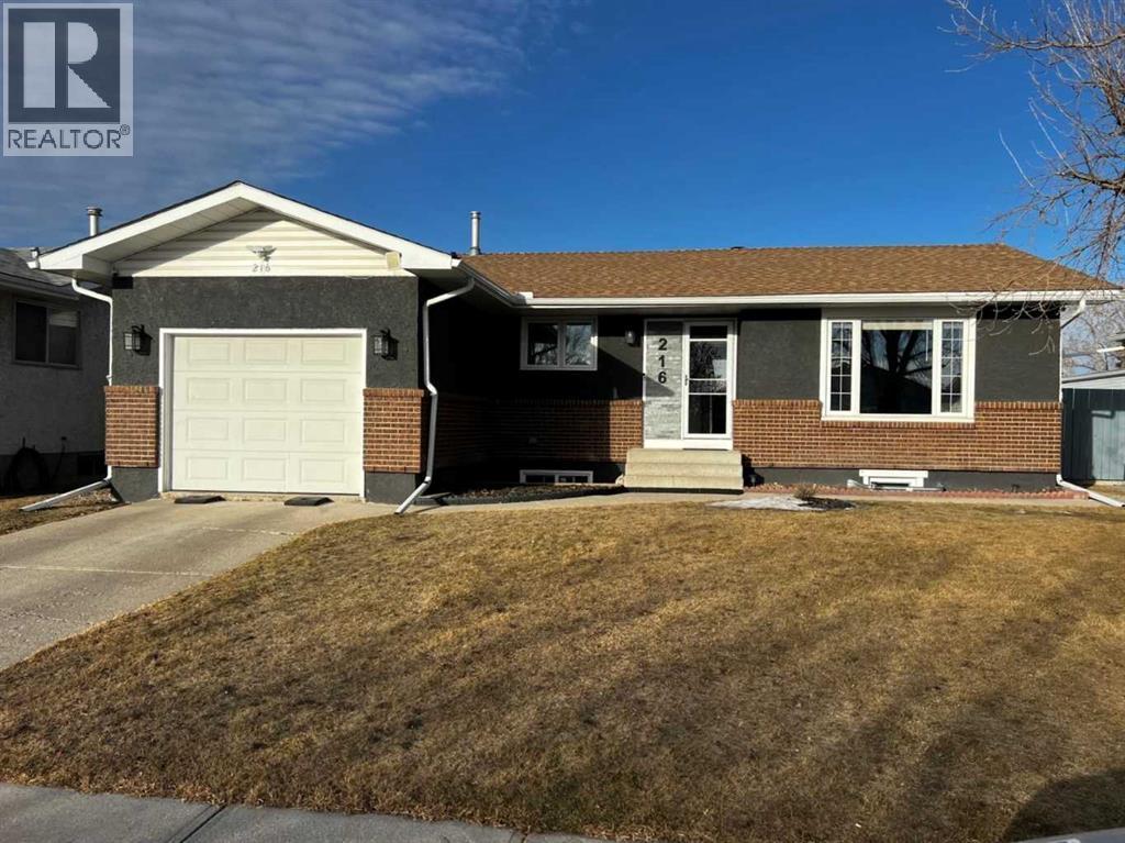 216 Pinecrest Crescent NE