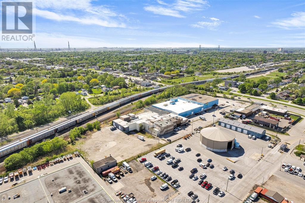 1153 TECUMSEH ROAD West