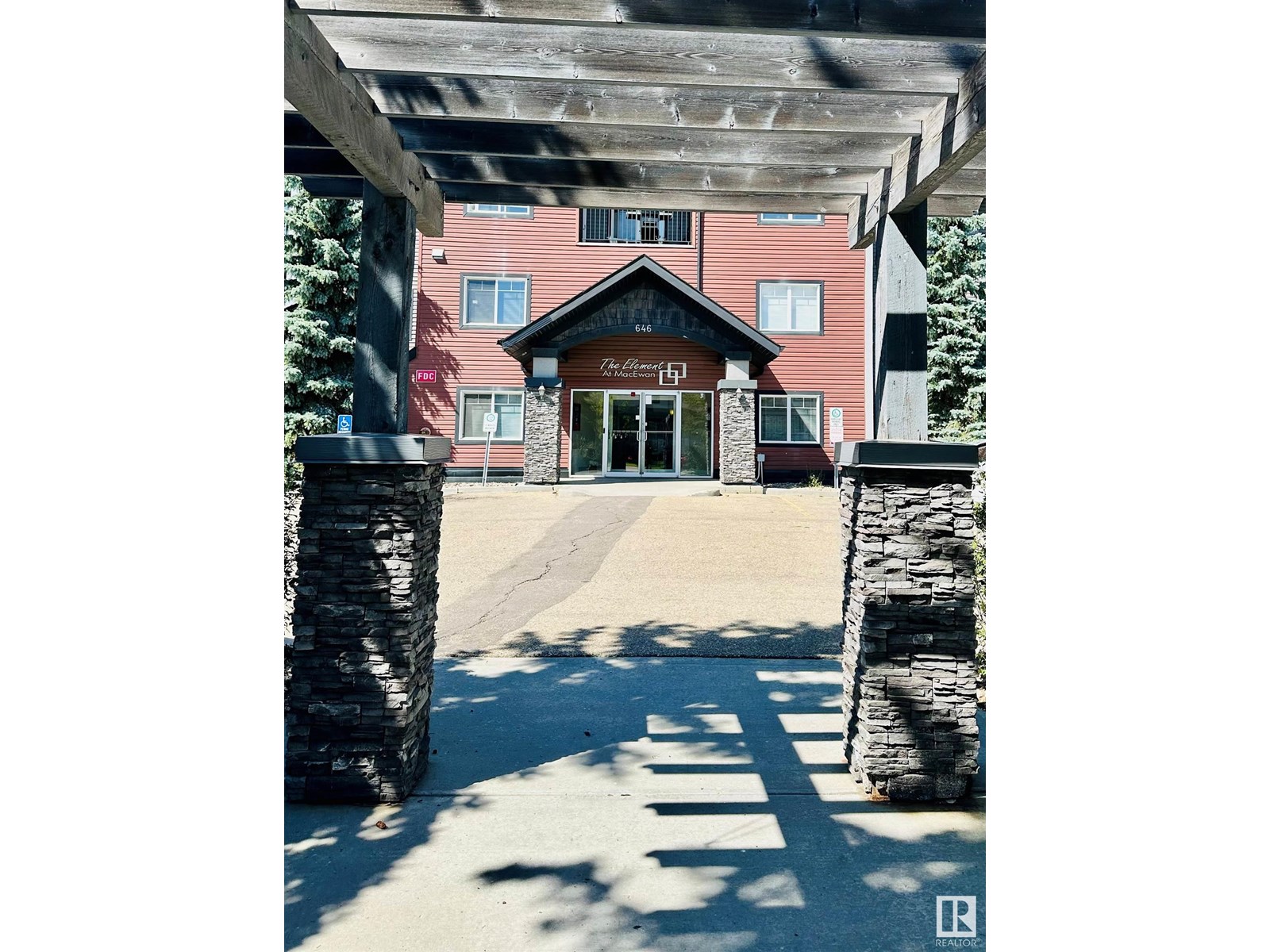 #318 646 MCALLISTER LO SW