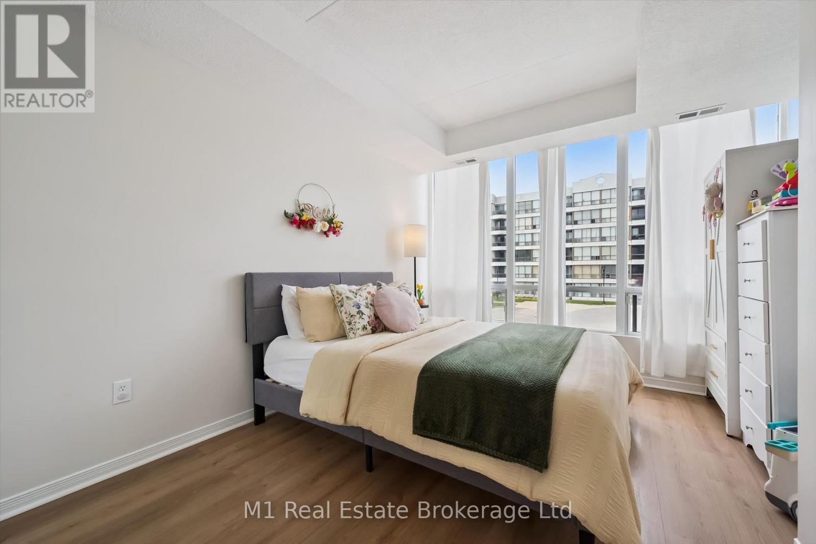 208 - 105 BAGOT STREET