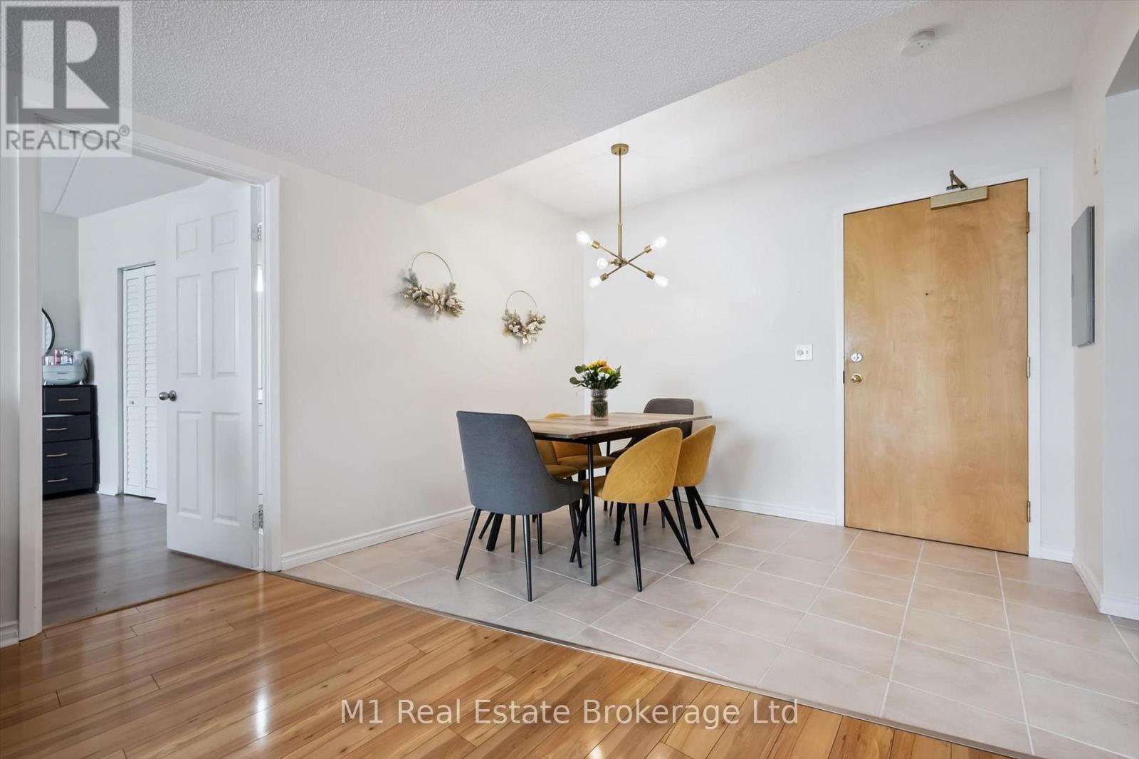 208 - 105 BAGOT STREET