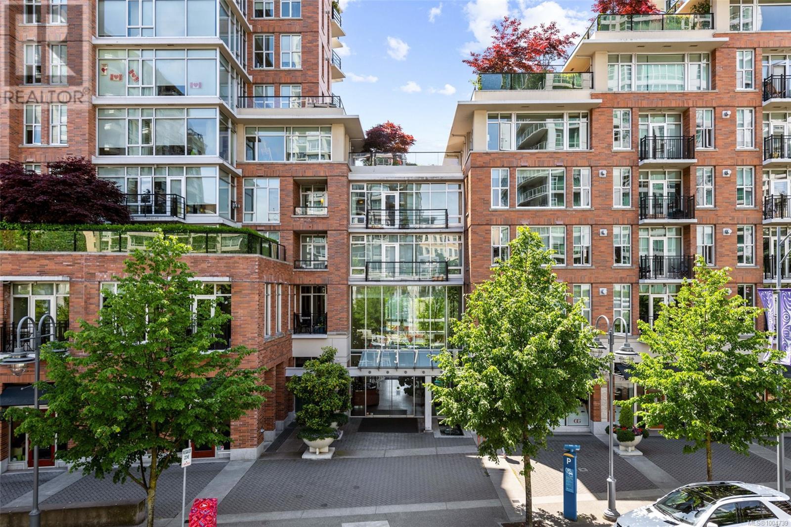 N408 737 Humboldt St