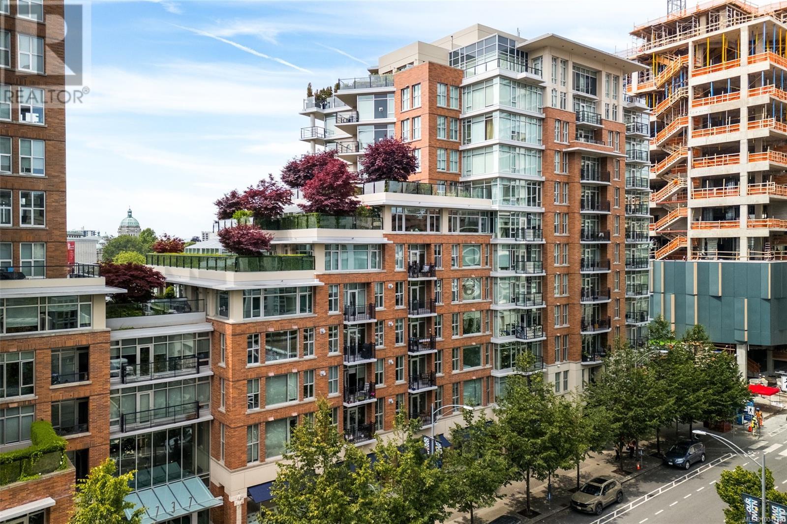 N408 737 Humboldt St
