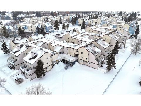 157 LANCASTER TC NW Edmonton AB T5X5T1