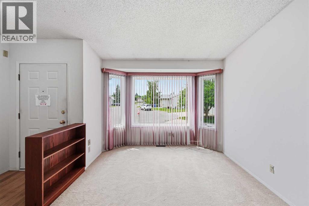 60 Rundlelawn Green NE