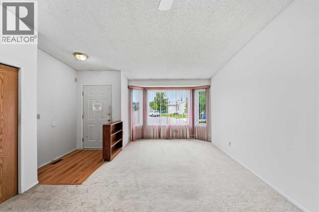 60 Rundlelawn Green NE