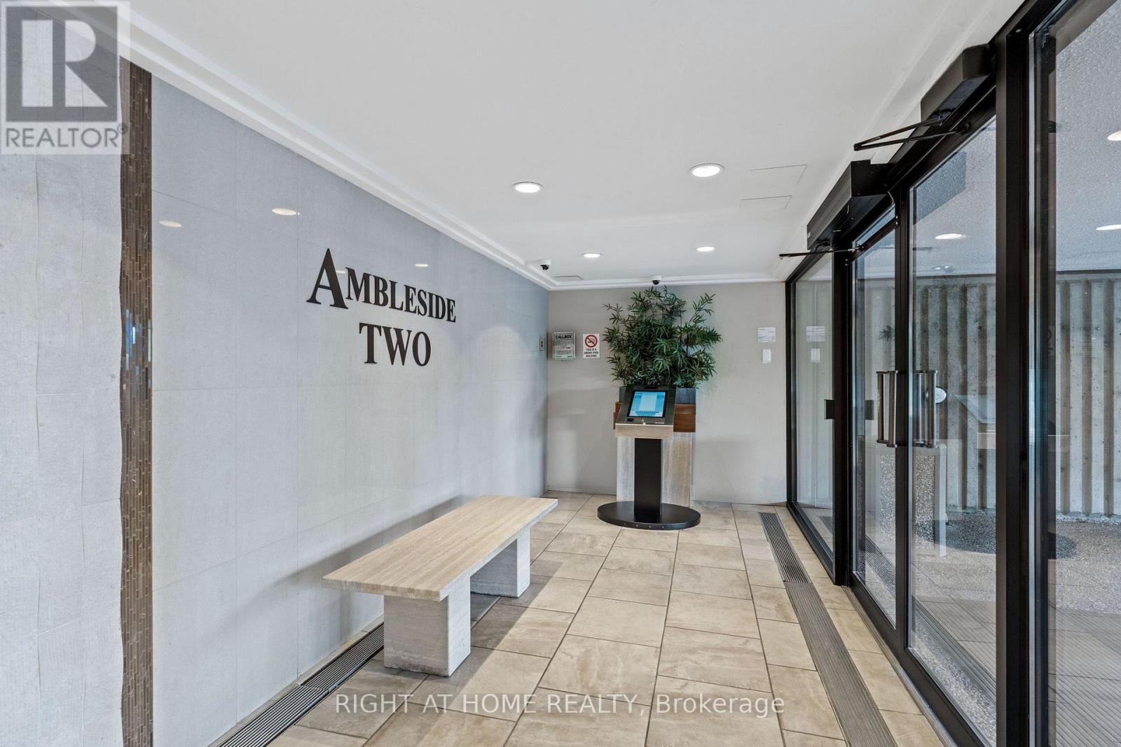 906 - 1171 AMBLESIDE DRIVE