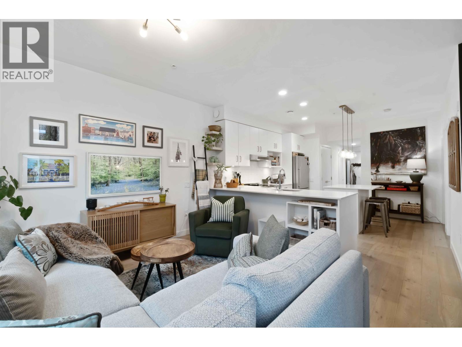 403 2137 CHESTERFIELD AVENUE