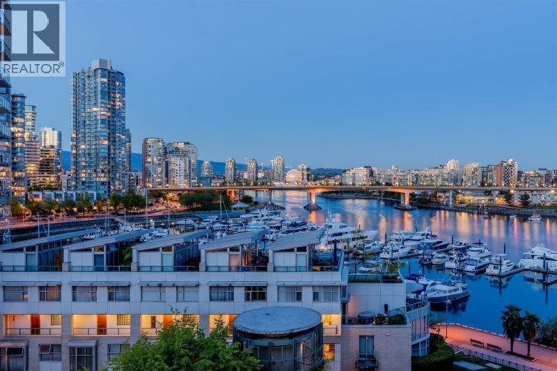 2206 1201 MARINASIDE CRESCENT