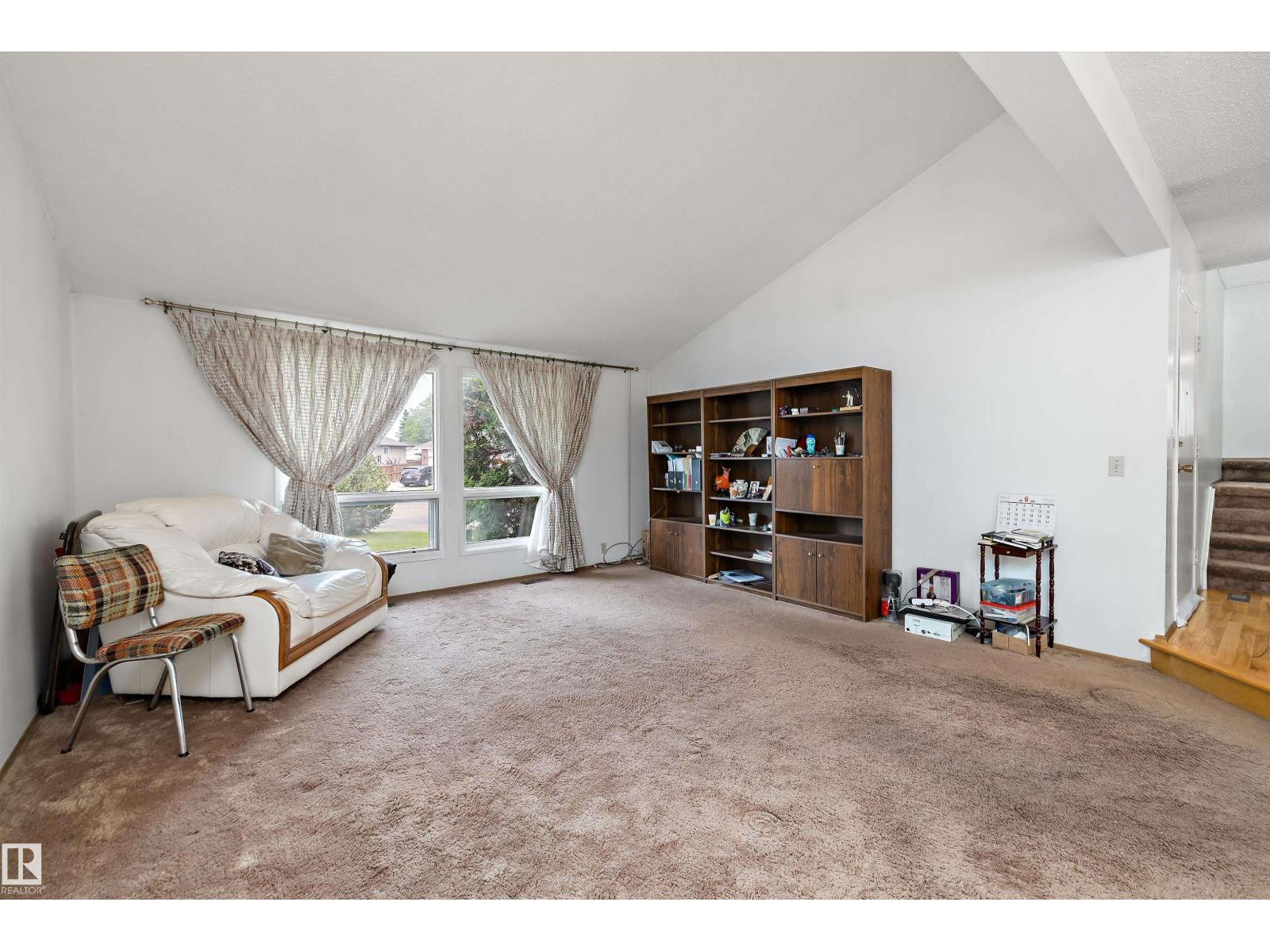 6816 40 AV NW