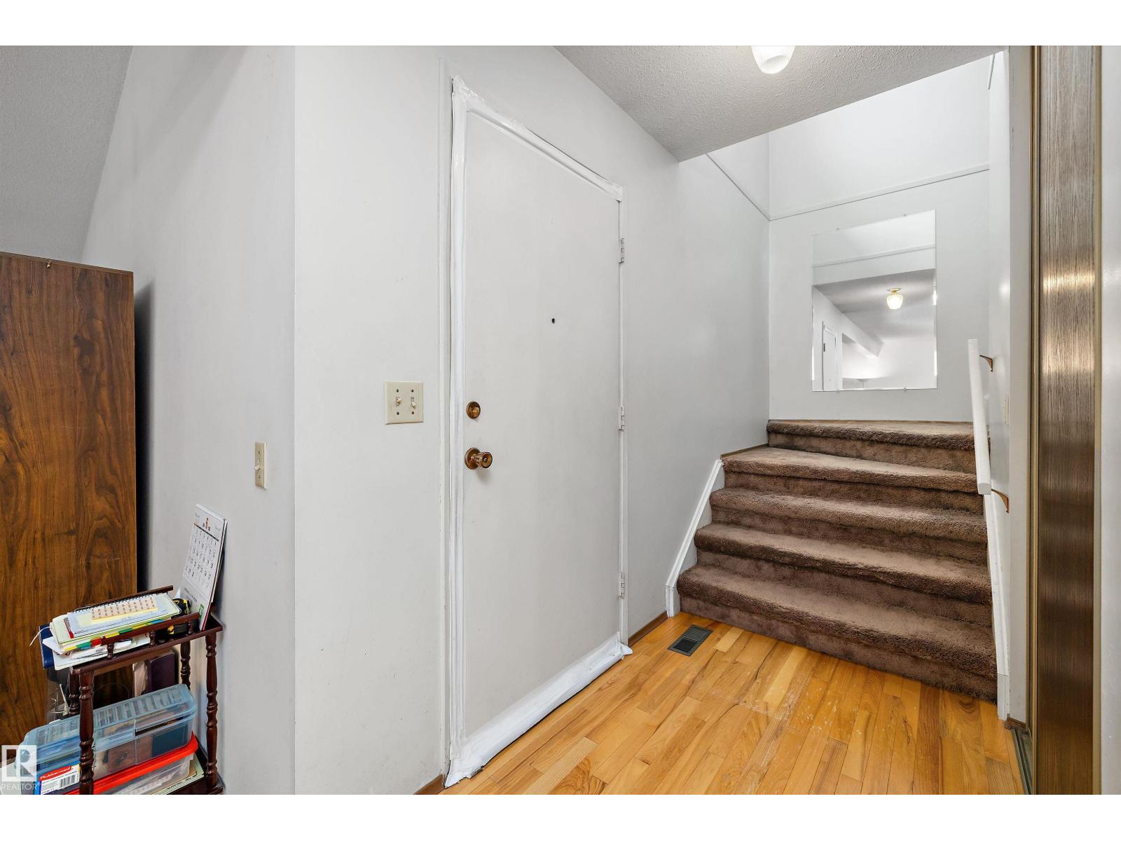6816 40 AV NW