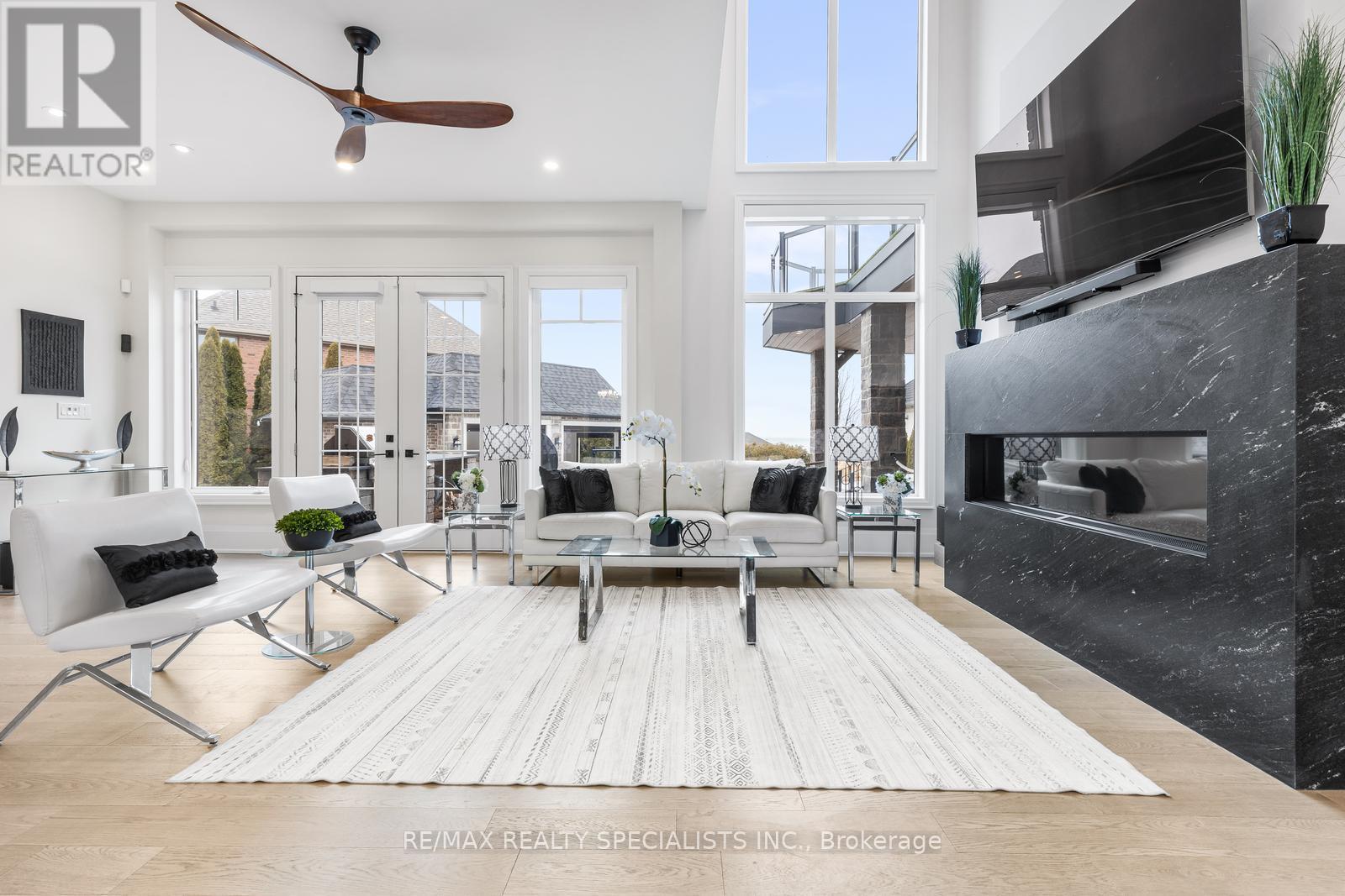 16 SHORELINE CRESCENT