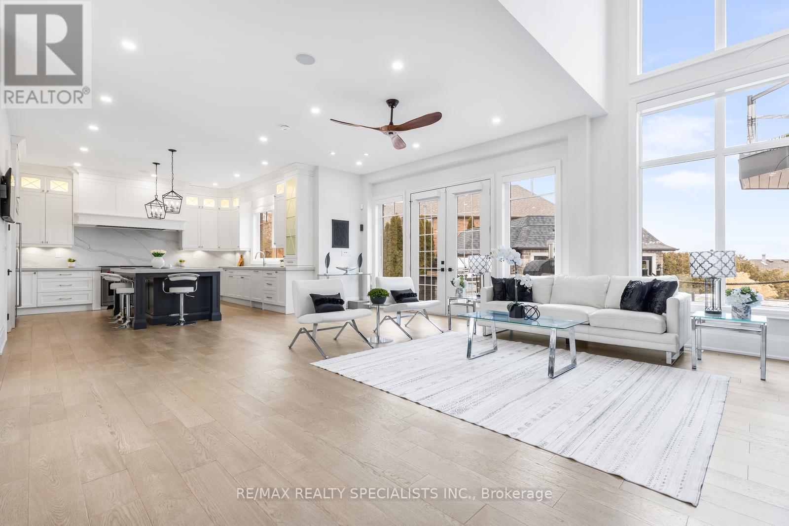 16 SHORELINE CRESCENT