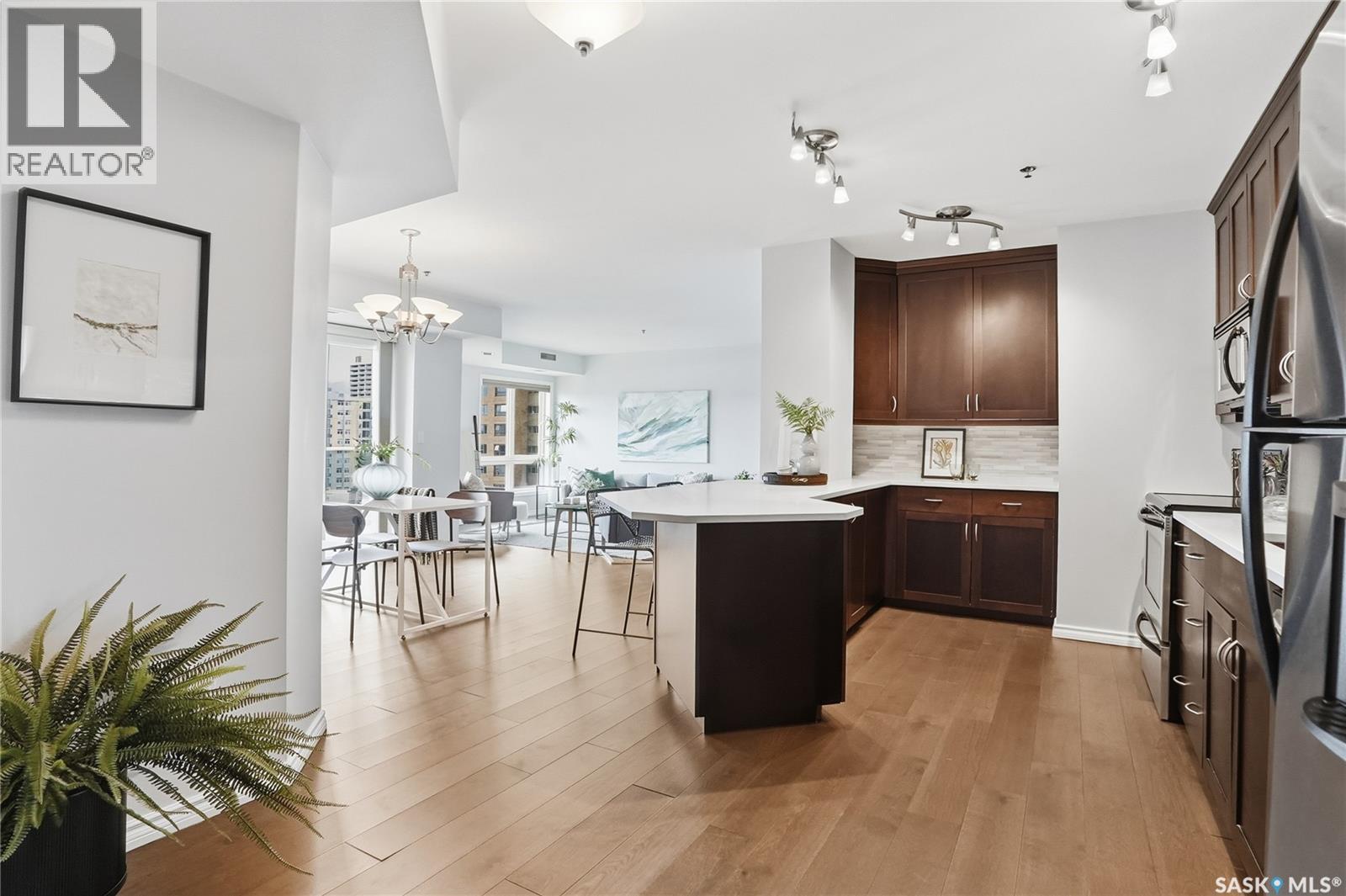 702 902 Spadina CRESCENT E