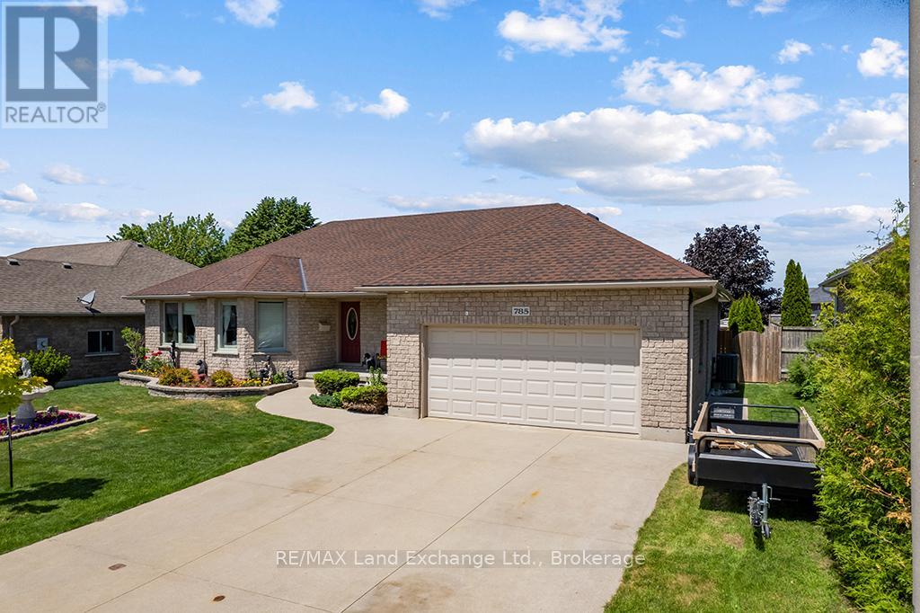 785 WOODLAND DRIVE
