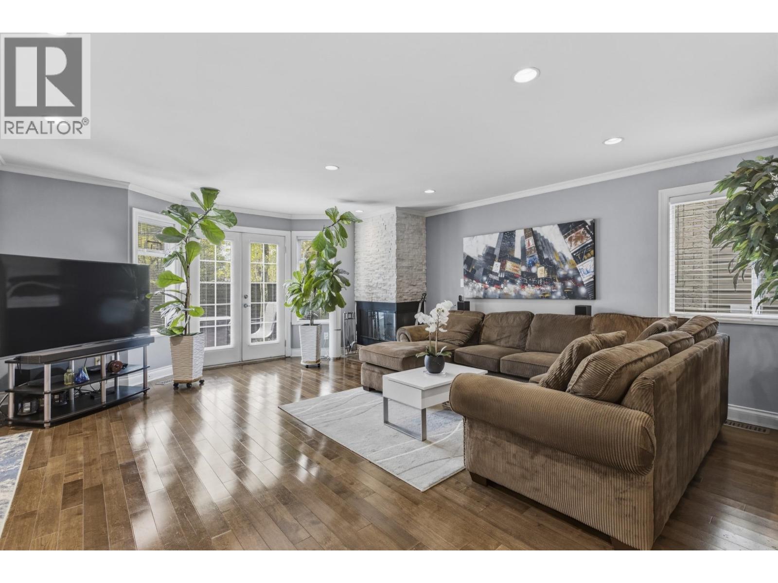 31 W 15TH AVENUE