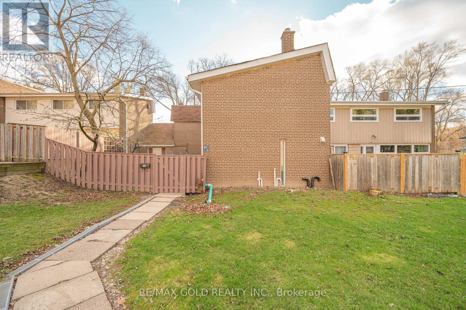 2 - 30 SENTINEL ROAD