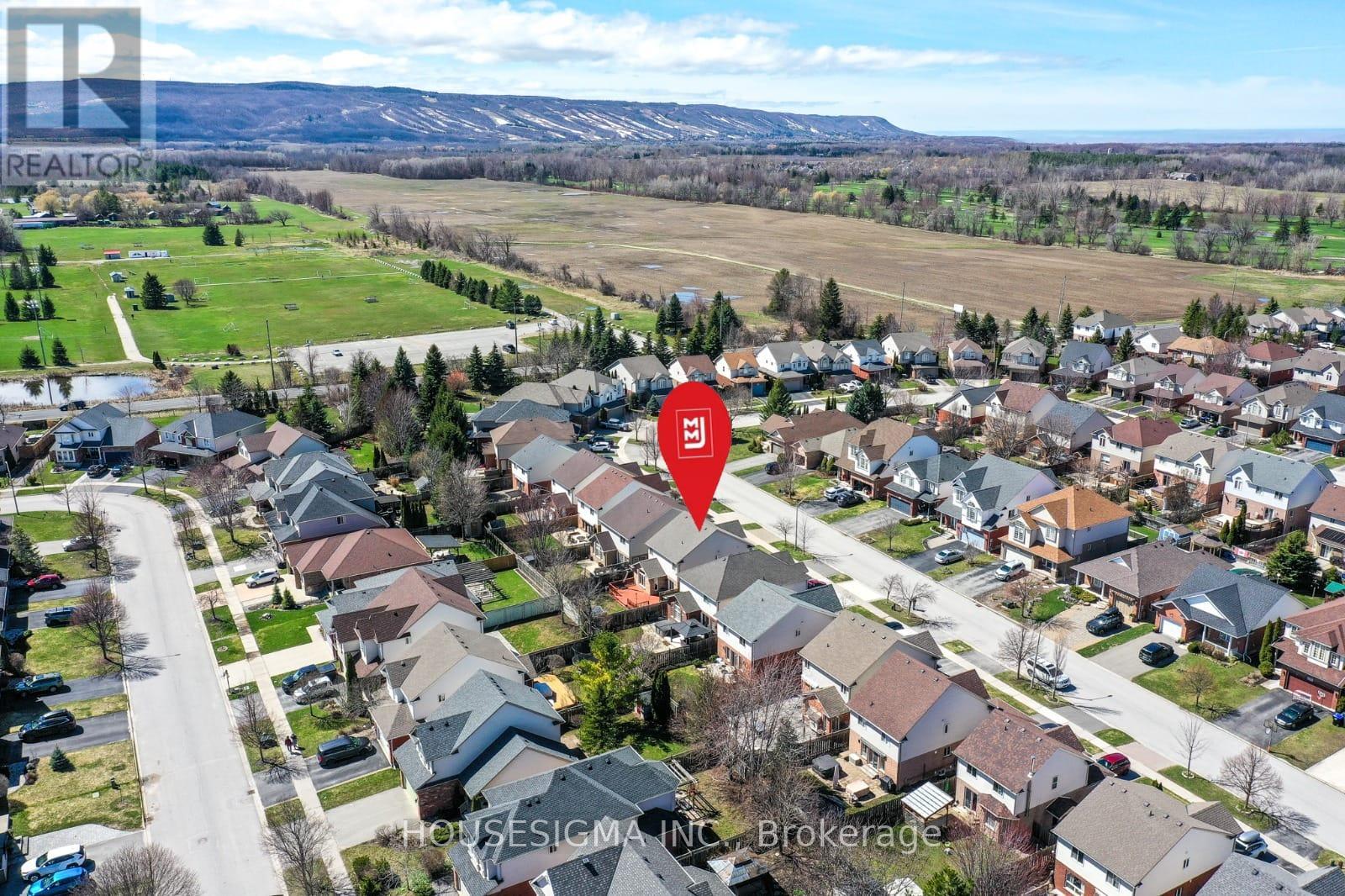 22 HIGHLANDS CRESCENT