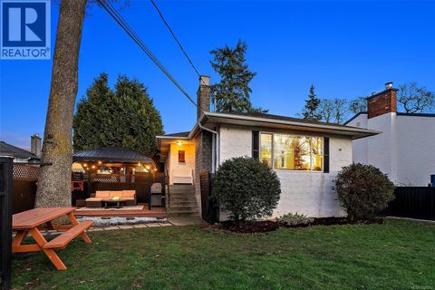 727 Porter Rd Esquimalt BC V9A5W7