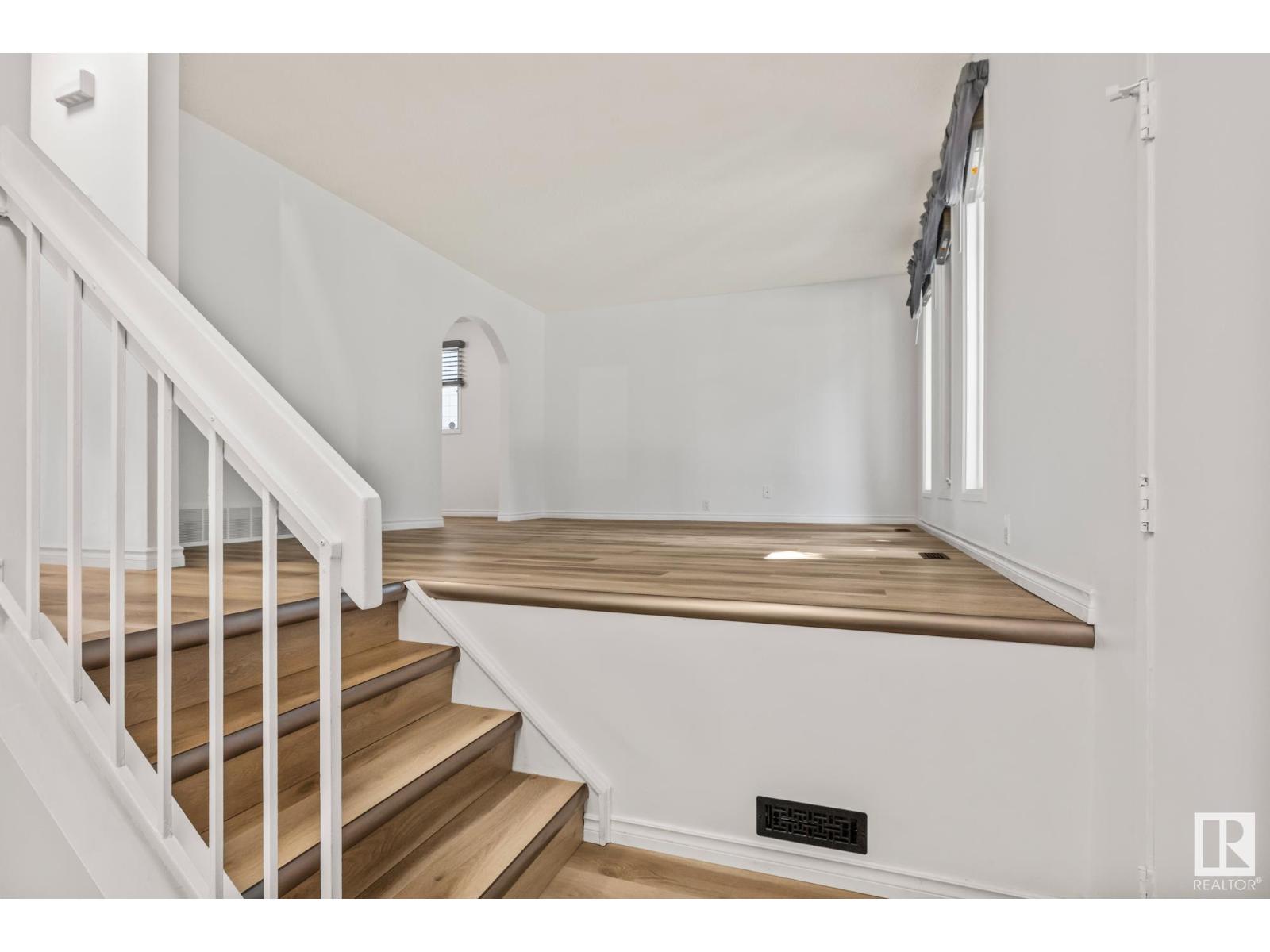 32 BUTTERFIELD CR