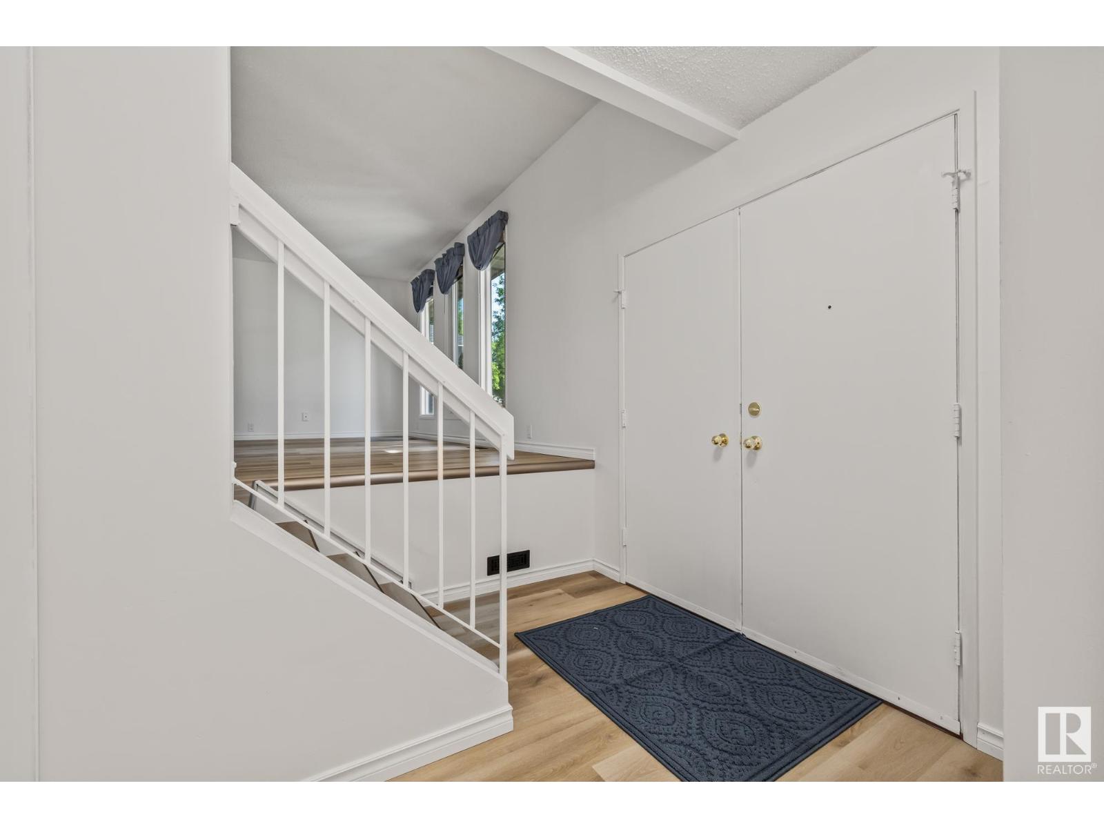 32 BUTTERFIELD CR