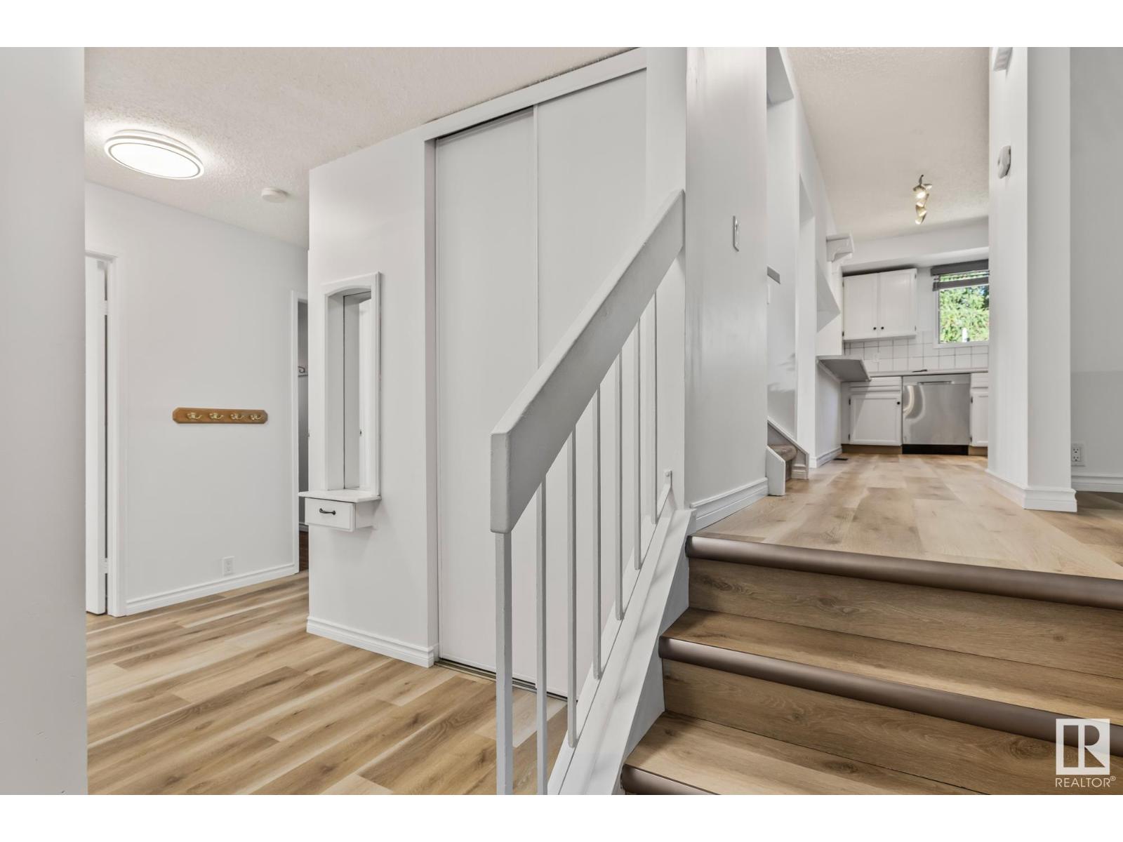 32 BUTTERFIELD CR