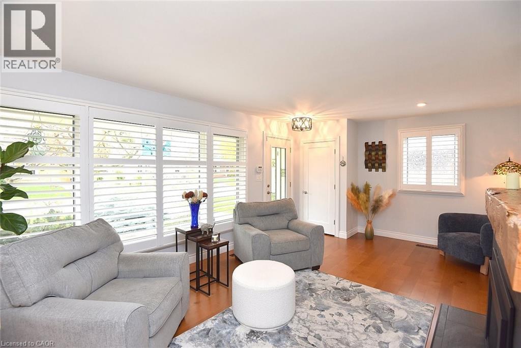 12 DESJARDINS Avenue
