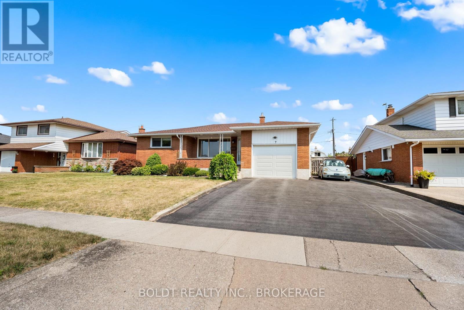 7 EASTDALE CRESCENT