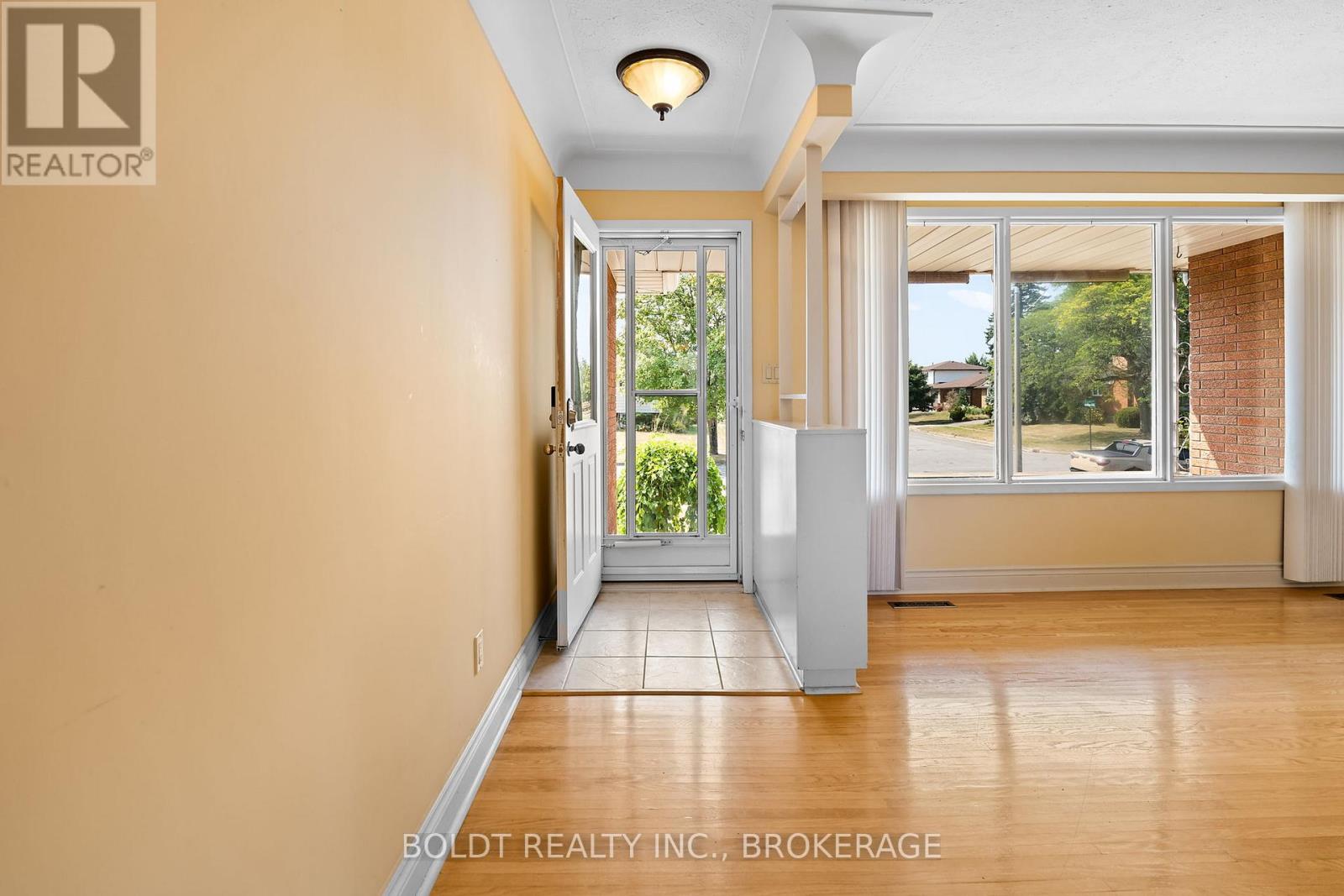 7 EASTDALE CRESCENT