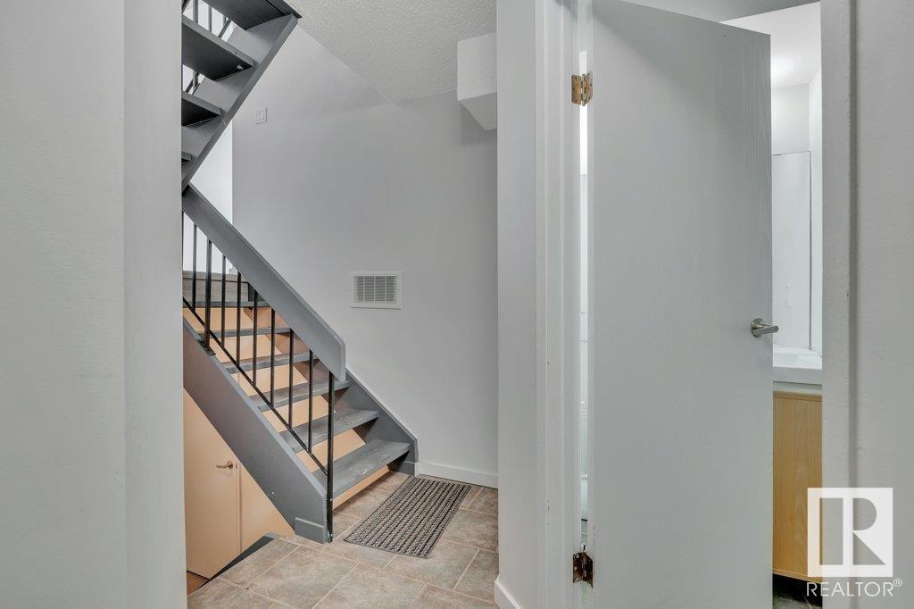 11904 145 AV NW
