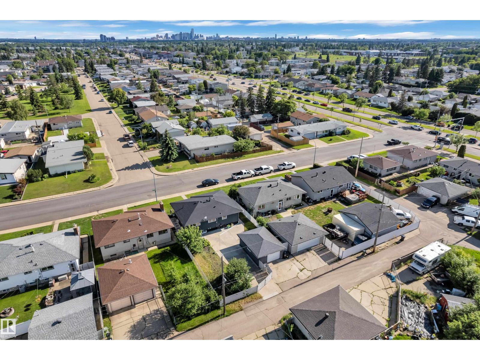8104 135 AV NW