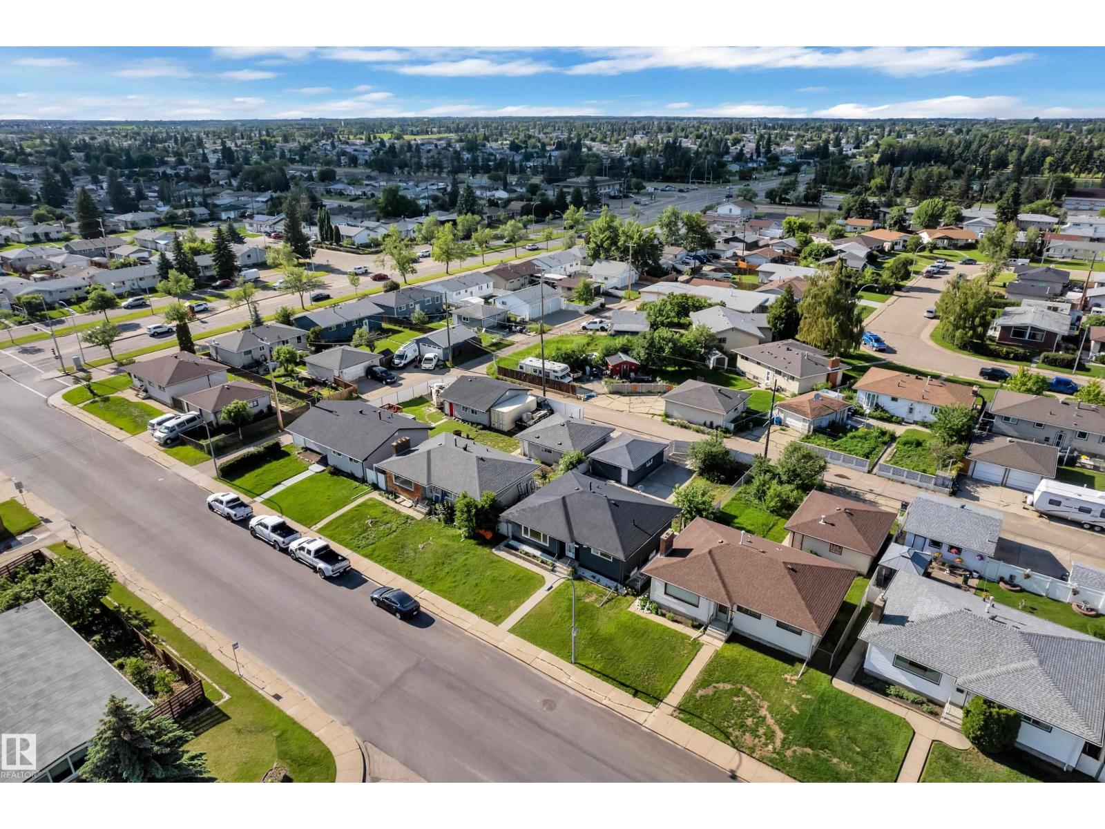 8104 135 AV NW