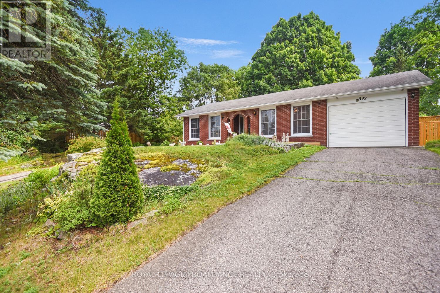 342 ABBOTT STREET W