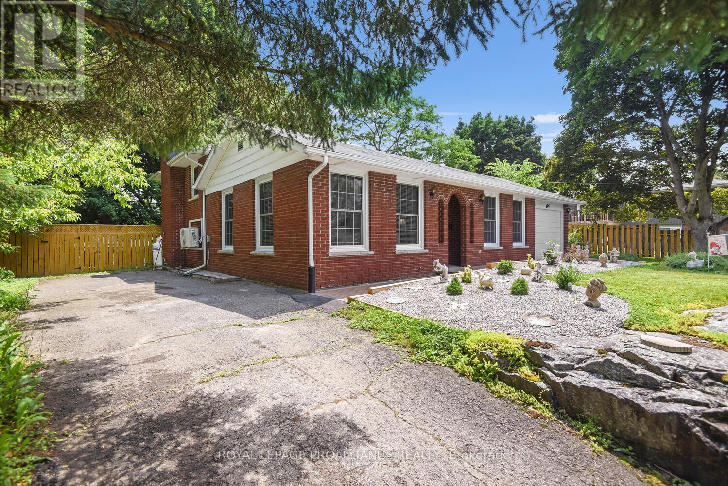 342 ABBOTT STREET W