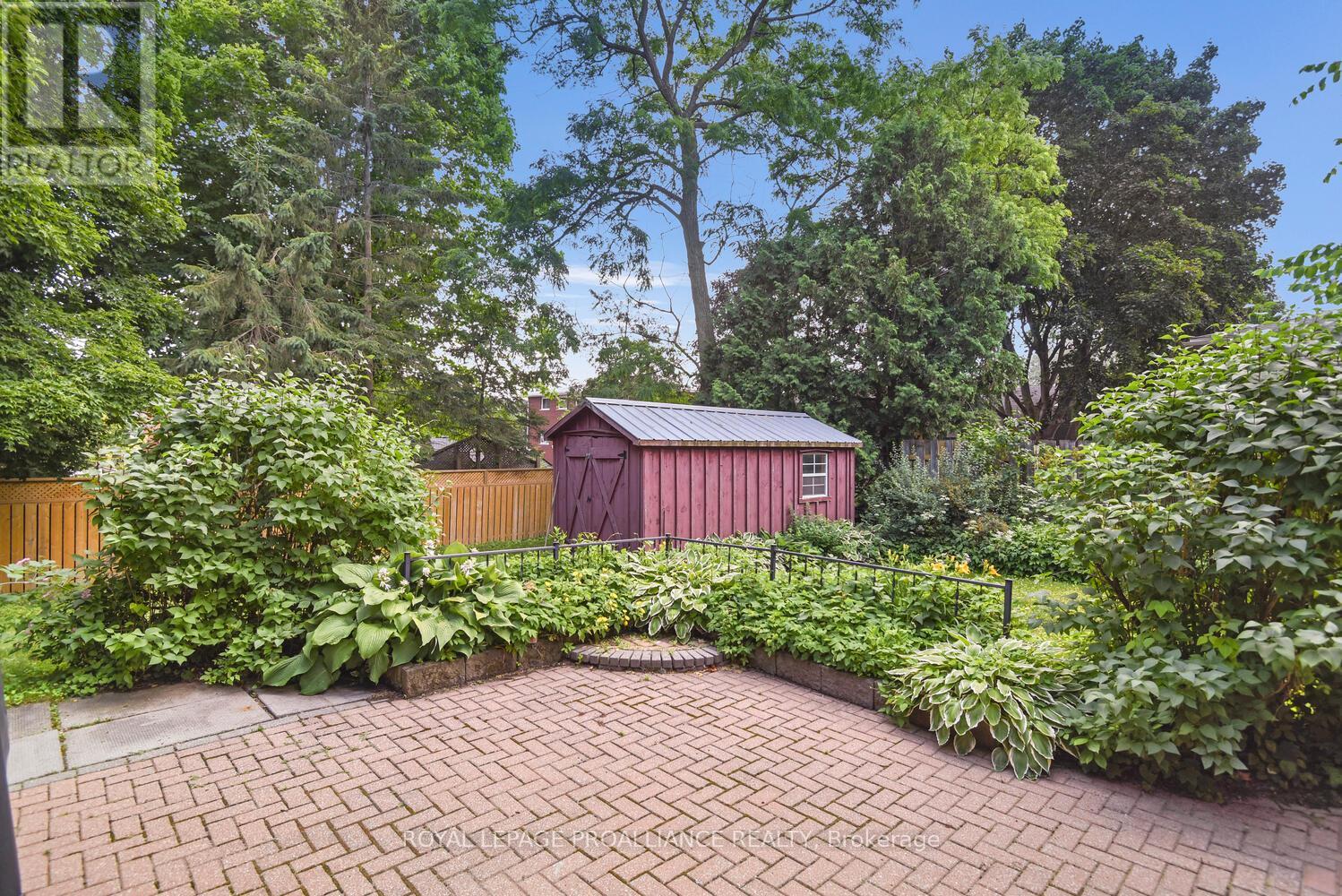 342 ABBOTT STREET W