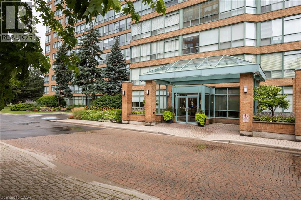 1276 MAPLE CROSSING Boulevard Unit# 611