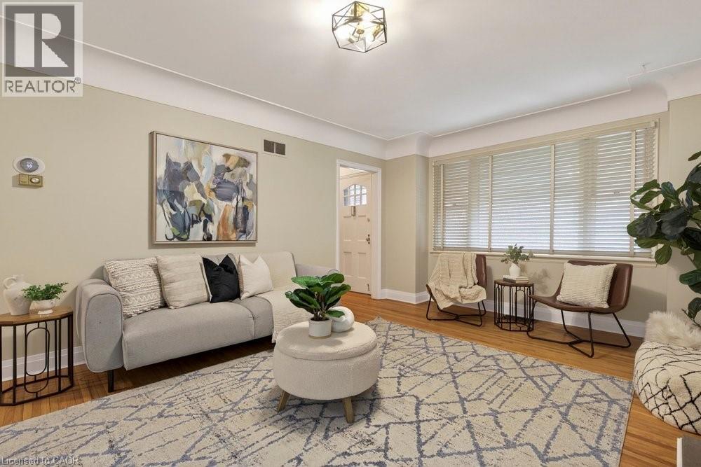 48 CROSTHWAITE Avenue S